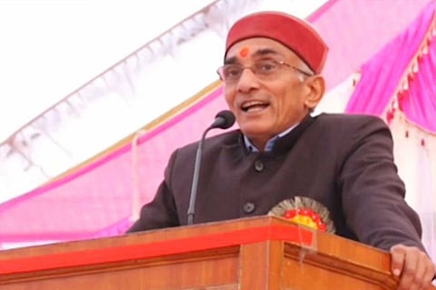 نائب رئيس جامعة يُحرض الطلبة الهنود على قتل زملائهم