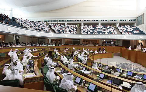 اقتراح في البرلمان الكويتي بإسقاط 50 مليار دولار قروضًا عن المواطنين