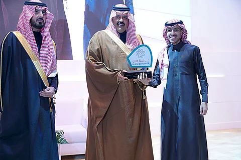 بالصور.. أمير حائل يدشن الهوية الجديدة والبوابة الإلكترونية لغرفة المنطقة