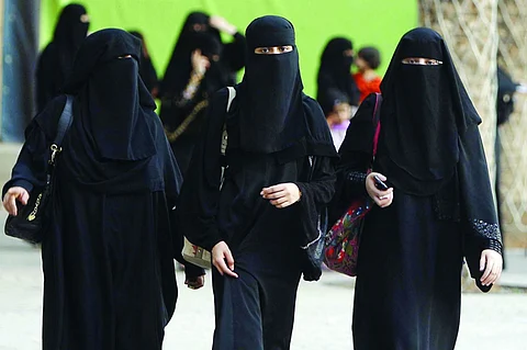 "عاجل" تنشر ضوابط تشغيل النساء في أنشطة استقبال العملاء
