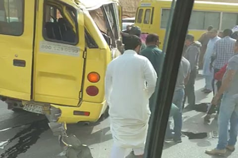 بالفيديو.. حادث مروري لباص طالبات بالرياض يسفر عن 4 إصابات
