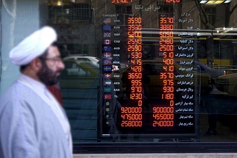 روحاني يعترف: إيران تواجه أصعب أزمة اقتصادية منذ 40 عامًا