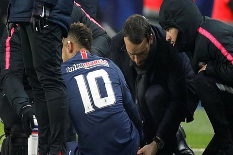 نيمار يغيب 10 أسابيع.. وطبيب عربي يتولى علاجه