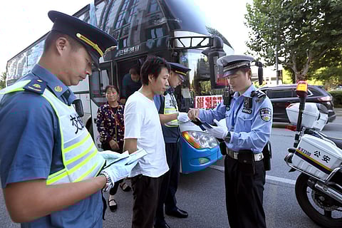 الصين تمنع 17 ألف شخص من قيادة السيارات مدى الحياة