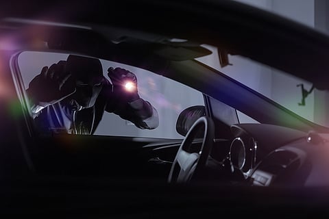 بسيارتك كنز أغلى من الذهب.. حافظ عليه من اللصوص