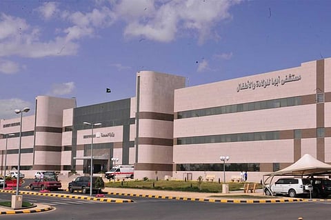 جراحة ناجحة بمستشفى أبها للولادة والأطفال تمكّن طفلًا من النطق والتنفس الطبيعي