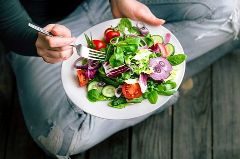 «الغذاء والدواء» توجِّه عدة نصائح لطبق طعام صحي