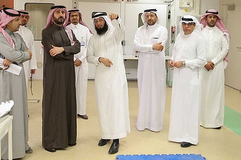 رئيس اتحاد القدم يزور مختبرات «علوم الرياضة والنشاط البدني» بجامعة الملك سعود