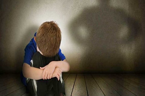 بيوم «اليد الحمراء».. «اليونيسيف» تنتفض بسبب اعتداءات جنسية على الأطفال