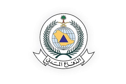 شاهد.. صورة إنقاذ الدفاع المدني عاملًا سقط بخزان إحدى مزارع حائل