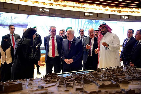 بالصور.. الرئيس الفلسطيني يزور حي الطريف التاريخي
