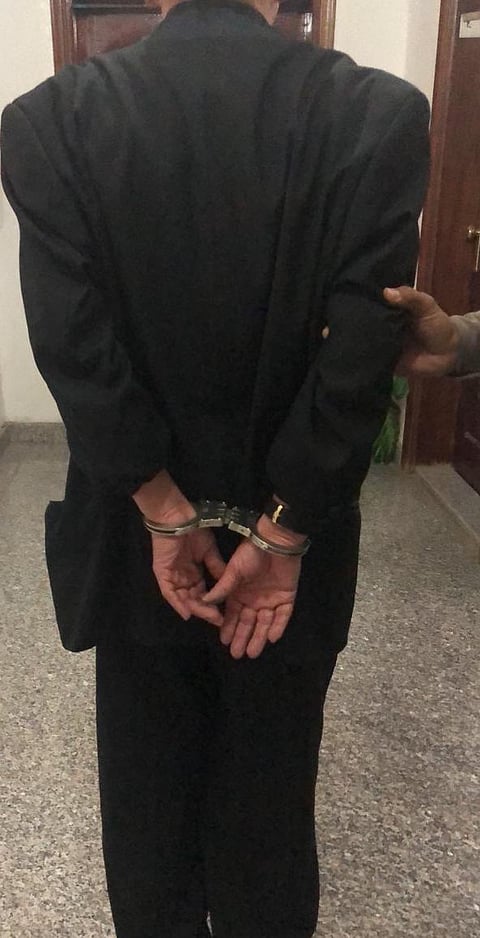 ضبط وافد ينتحل صفة طبيب ويمارس الطب في المنازل بالمدينة المنورة