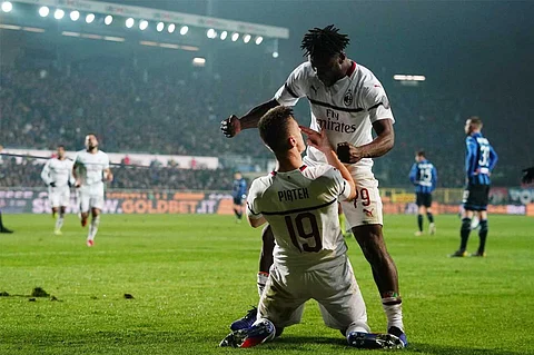 ميلان يعود من الخلف بفوز من أتلانتا بثلاثة أهداف مقابل هدف في الدوري الإيطالي