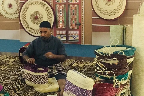 هيئة السياحة تشارك بصناعات تقليدية وعروض فلكلورية في «الموروث الشعبي» بالكويت