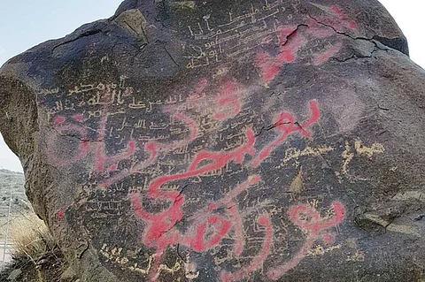 بالصور.. هيئة السياحة تُعالج التشوهات بموقعي جرش وشيبانة الأثريين