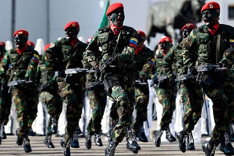 فنزويلا.. انشقاق 100 عسكري وشرطي ولجوؤهم إلى كولومبيا