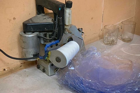 بالصور.. أمانة الجوف تضبط معملًا مخالفًا وتتلف (2) طن من الأغذية الفاسدة