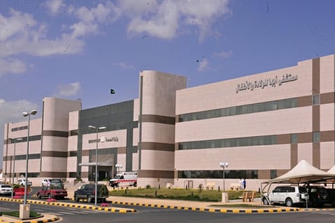 جراحة ناجحة تعيد النطق والتنفس الطبيعي لـ«طفل العاشرة» بعسير