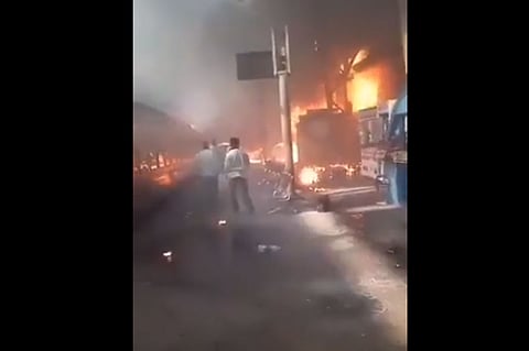 بالفيديو.. لحظة اشتعال النيران في «قطار القاهرة»