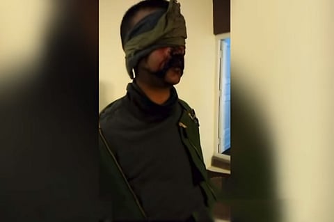 باكستان تبث فيديو للطيار الهندي الأسير.. وتؤكد: «لا نرجح الحرب»