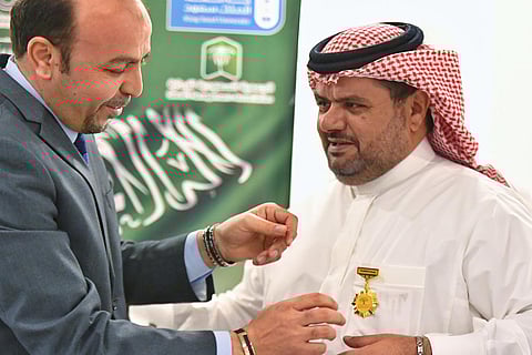 رئيس الغرف السعودية يتقلد «وسام الحكمة» من مبادرة الحكمة العالمية