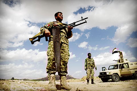 الجيش اليمني يدفع بتعزيزات جديدة لفك حصار حجور