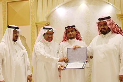 بالصور.. بلدية «الداير» تحتفي بترقية عددٍ من موظفيها