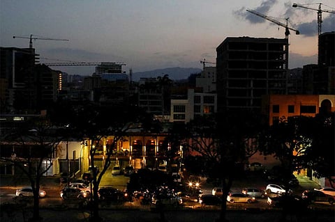 كولومبيا تمنع أقارب «مادورو» من الهروب بسبب انقطاع الكهرباء