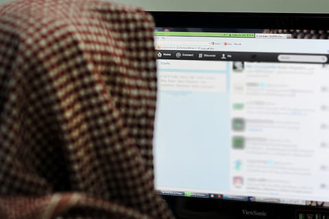 انتشار ظاهرة التسول عبر «يودل».. ومحامية توضح عقوبة القائمين عليها