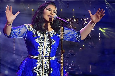 الفنانة الإماراتية أحلام تستعد لحفلها في السعودية بعملية تجميل