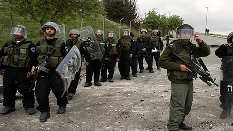 مقتل جندي اسرائيلي وإصابة 3 آخرين في عملية طعن وإطلاق نار بالضفة الغربية