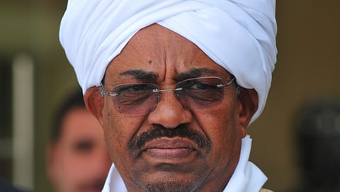 البشير يأمر بحظر تخزين العملة الوطنية والمضاربة فيها