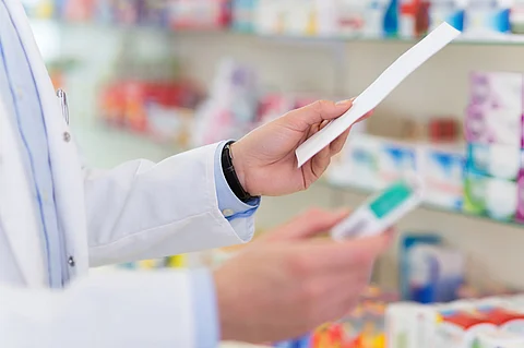 «العمل» تعلن تفاصيل توطين مهنة الصيدلة: نستهدف تحقيق نسبة 20%