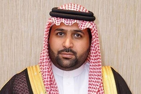 نائب أمير جازان ينقل تعازي القيادة لوالد وذوي وكيل رقيب البعيطي