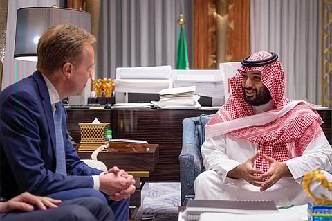 ولي العهد يلتقي رئيس المنتدى الاقتصادي العالمي «دافوس»