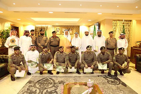 اللواء العتيبي يكرّم منسوبي الشرطة المتميزين في برنامج ترتيل