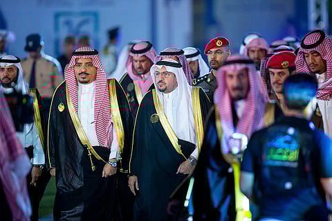 بالصور.. فيصل بن مشعل يزفُّ 11 ألفًا من خريجي جامعة القصيم لسوق العمل