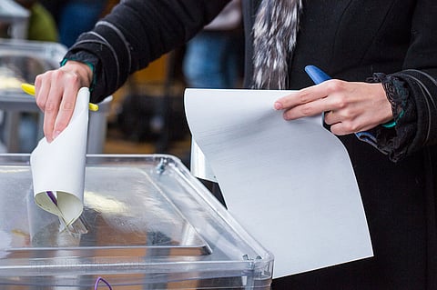 «ممثل كوميدي» يتصدّر انتخابات الرئاسة الأوكرانية