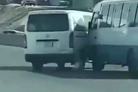 بالصور.. «مرور جدة» يطيح بسائقي «سباق طريق الحرمين»