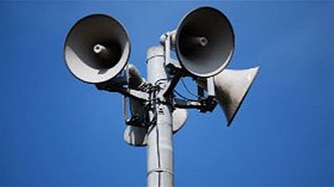 «مكبرات المساجد» تُثير الجدل.. مطالبات بوضع ضوابط وتحذيرات من إلحاق الأذى بالدين