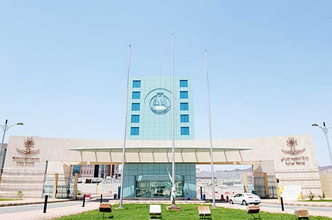 للرجال والنساء.. جامعة الباحة تفتح باب الابتعاث