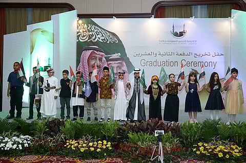 بالصور.. السفير السعودي بجاكرتا يرعى تخريج دفعة جديدة من طلاب أكاديمية الحرمين