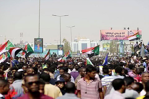 خبير غربي يوضح سبب الثورة السودانية و دور «الكيزان» في سقوط البشير