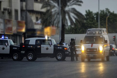 شرطة مكة توقف شخصين اعتديا على مواطن وزوجته بجدة