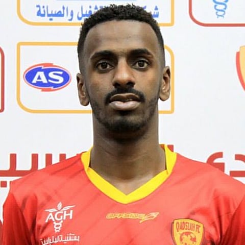 إيقاف لاعب القادسية شايع شراحيلي عامًا داخليًّا وخارجيًّا