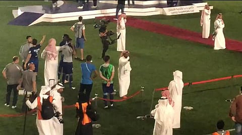 رئيس الهلال يوضح لـ«عاجل» حقيقة مقطع «الإشارة إلى الأقدام»