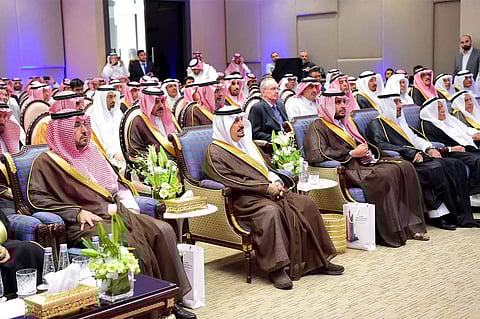 بالصور .. أمير منطقة الرياض يفتتح برج مصرف الراجحي