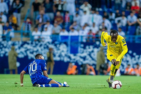 بين النقد والدهشة.. سقوط الهلال بعيون الصحافة العربية