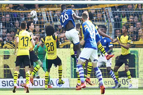 شالكه يسدد ضربة قاسية لآمال دورتموند في الفوز بلقب البوندسليجا