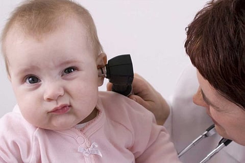 معهد ألماني يحذر من السكّاتة: تؤدي إلى التهاب الأذن الوسطى